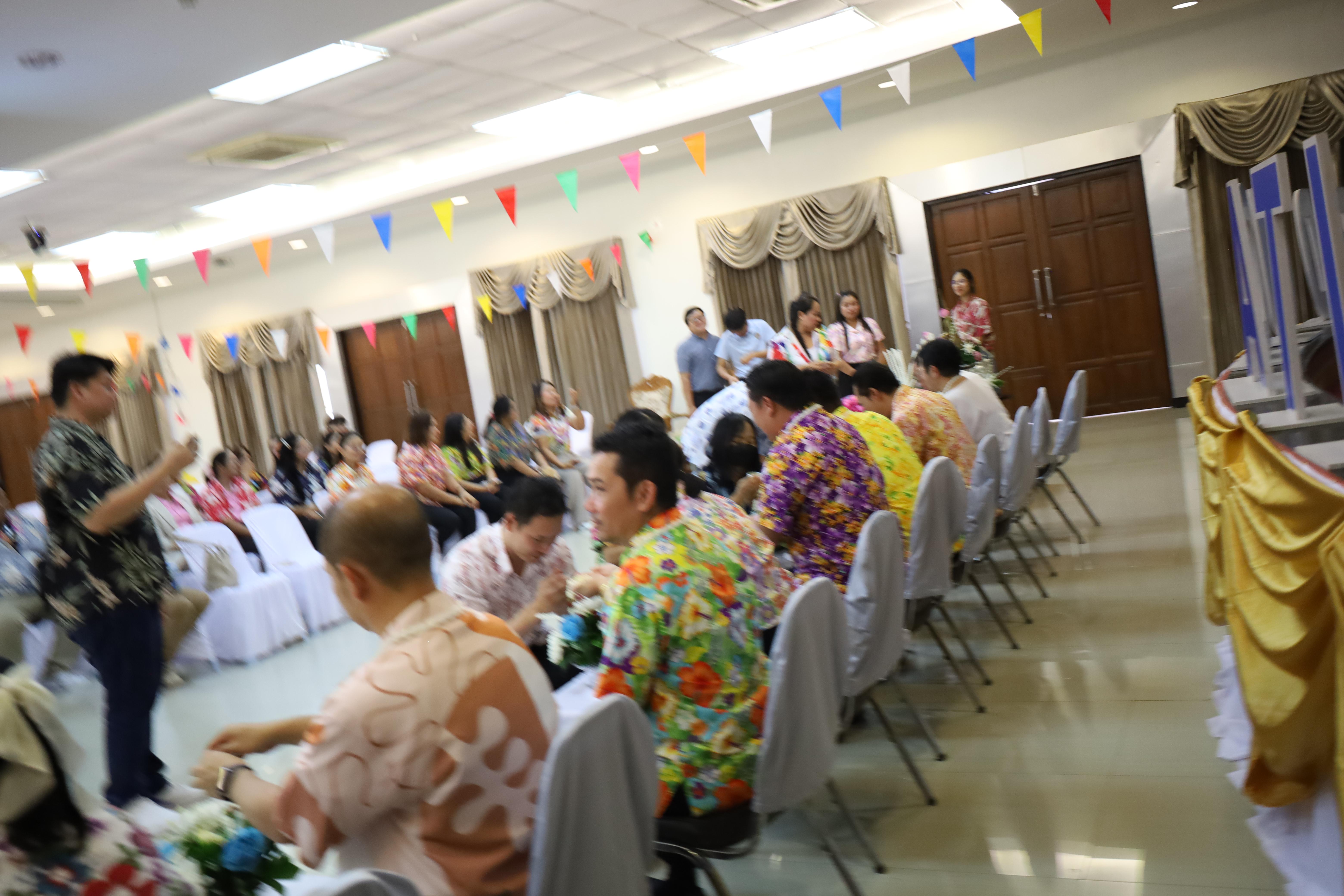 165. วันที่ 26 เมษายน 2568 สาขาการบริหารการศึกษา ได้จัดกิจกรรมรดน้ำดำหัวคณาจารย์ระดับบัณฑิตศึกษา ประจำสาขาการบริหารการศึกษา ณ ห้องประชุมครุร่มสัก 1 ชั้น 3 อาคารคณะครุศาสตร์